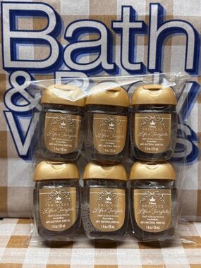 NEW B&BW x DISNEY PRINCESS (6) Life’s A Fairytale Antibacterial Gel Pocketbac